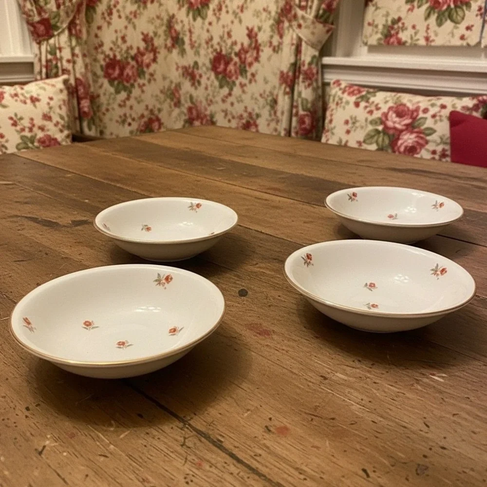 Cunningham & Pickett Cardinal Berry Bowls,‎ Set of 4, Hand-Decorated Tableware